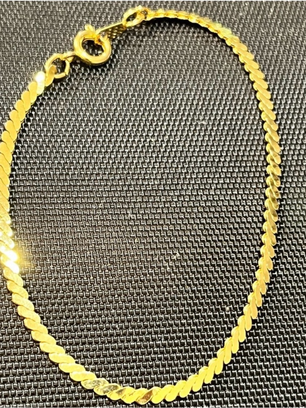 Gold-Tone Women's Curb Chain Bracelet - Elegant Classic